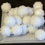 3D gedruckte selbstorganisierende Formen, die mechanisch ineinander greifen.