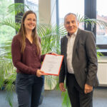 Rektor Prof. Dr. Konrad Wolf (rechts) heißt die neue Professorin Dr. Lisa Gutzeit herzlich willkommen an der HSB.